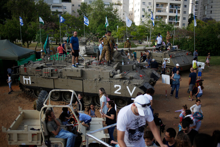 Военная техника Израиля во время празднования Дня независимости, недалеко от Тель-Авива, Израиль