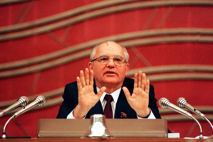 Михаил Горбачев, 1990 год