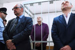 Бывший глава Федеральной службы исполнения наказаний Александр Реймер (в центре) во время оглашения приговора в Замоскворецком суде