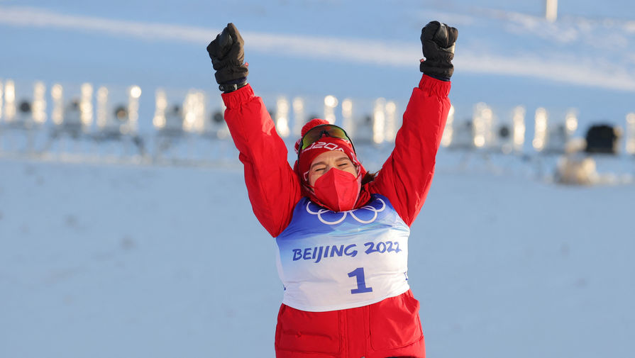 Медали в лыжах и биатлоне, разгромное поражение от США: как прошел второй день Олимпиады в Пекине