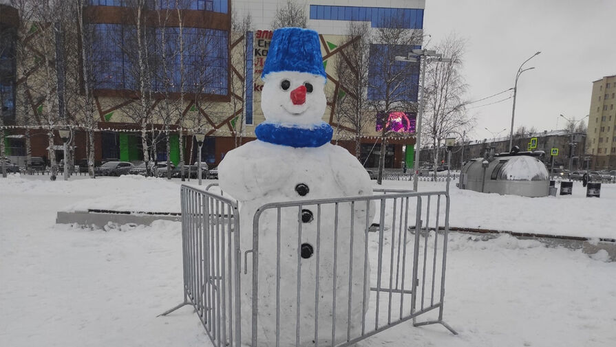 В Нижневартовске заметили крашеного снеговика-арестанта
