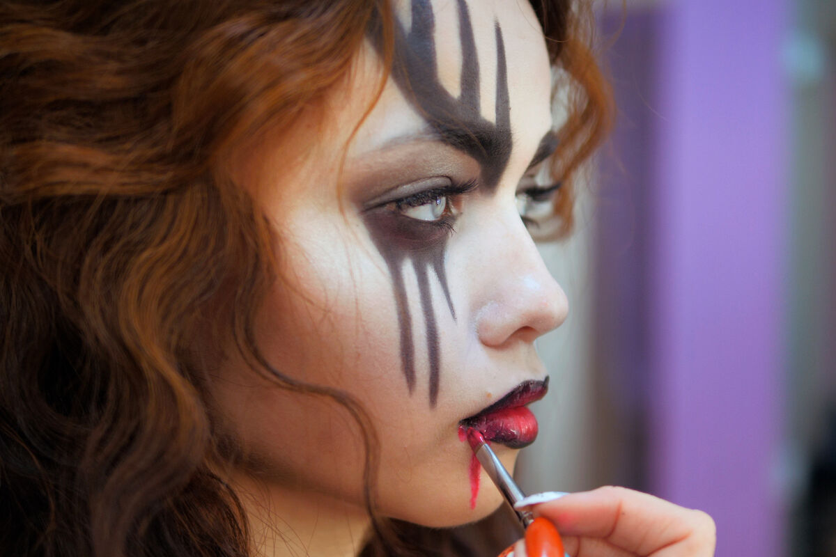 Макияж вампира на Хэллоуин: подборка необычных образов для девушки
