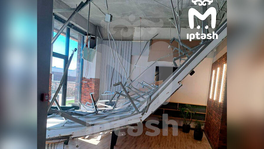В сданном в 2023 году доме в российском ЖК рухнул потолок