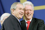 Джордж Буш и 42-й президент США Билл Клинтон