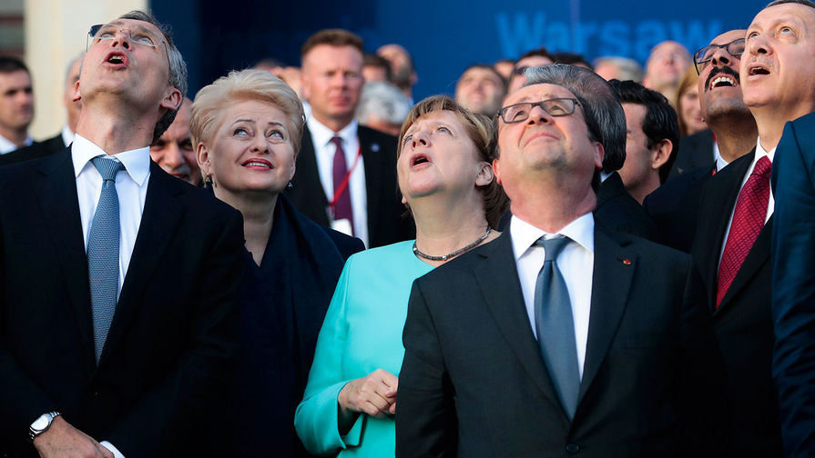 Генеральный секретарь НАТО Йенс Столтенберг, президент Литвы Даля Грибаускайте, канцлер Германии Ангела Меркель, президент Франции Франсуа Олланд и президент Турции Реджеп Тайип Эрдоган во время саммита НАТО в Варшаве. 8 июля 2016