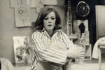 Мэгги Смит в спектакле «Черная комедия», 1965 год