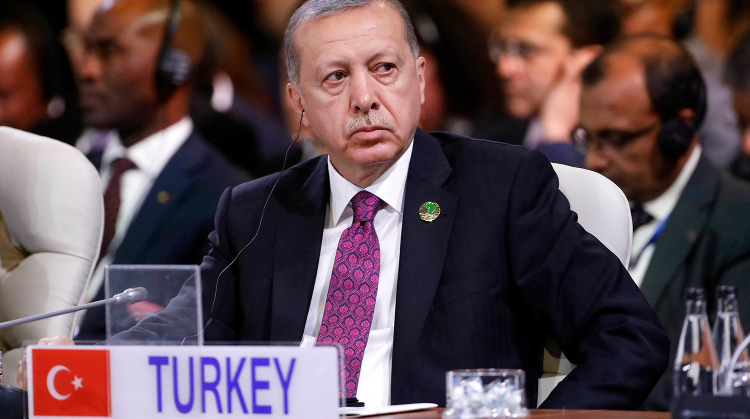 Эрдоган пожаловался на постоянное давление из-за рубежа