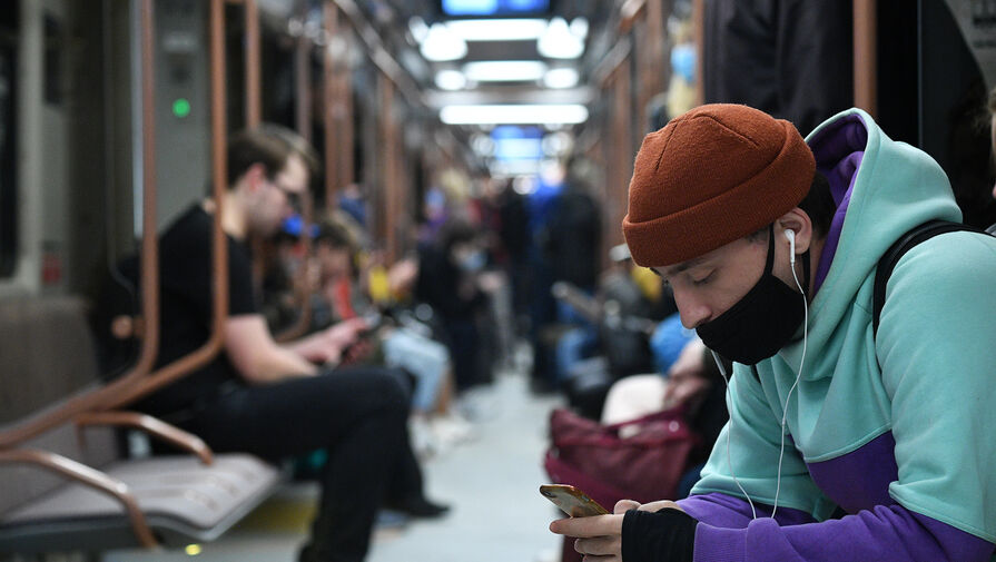 В метро Москвы после жалобы пассажира арестовали мужчину за дискредитирующий контент в телефоне