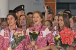 Российские гимнастки Алина Макаренко, Ульяна Донскова, Каролина Севастьянова (слева направо), завоевавшие золотые медали в групповых
