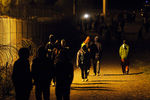 Мигранты пытаются прорваться в тоннель под Ла-Маншем под покровом темноты