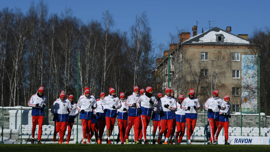 Игроки сборной России на тренировке перед товарищескими матчами против сборных Франции и Бразилии.