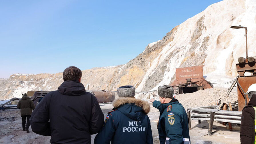Спасатели пробили свод на месте обвала в руднике 