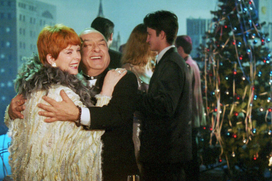 Актриса и юмористка Клара Новикова и пианист Левон Оганезов во время съемок новогоднего проекта &laquo;Голубой огонек&raquo;, 2000&nbsp;год