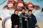 Певец Денис Клявер с супругой Ириной и сыном Тимофеем на премьере анимационного фильма «Савва. Сердце воина»