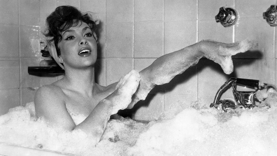 Джина Лоллобриджида во время съемок фильма &laquo;Анна из&nbsp;Бруклина&raquo; в&nbsp;Италии, 1957&nbsp;год