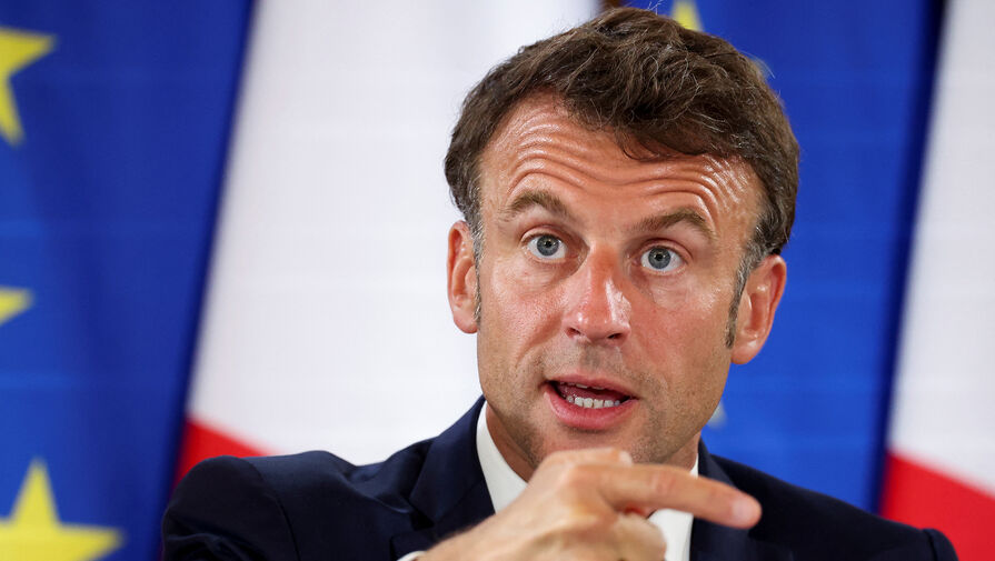 Макрон заявил, что не допустит нарушений запрета на ношение мусульманской одежды