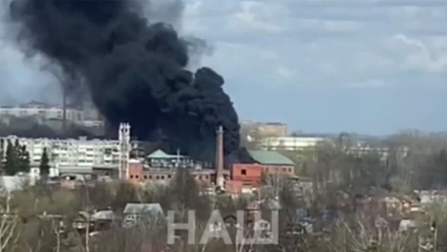В Сергиевом Посаде небо заволокло дымом из-за пожара на хлебозаводе
