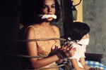 <b>«Наваждение» (1976)</b>
<br><br>
Автором сценария к фильму, вдохновленному хичкоковским «Головокружением», стал Пол Шрейдер — он создал его на основе рассказа, написанного им в соавторстве с Де Пальмой.
