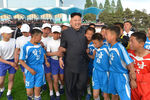 Ким Чен Ын в детском лагере Songdowon, май 2014 года