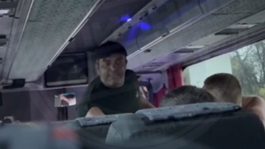 Водитель автобуса обматерил пассажиров и вызвал одного из них на дуэль