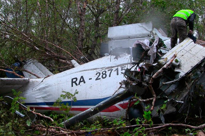Выживших в крушении самолета Ан-28 перевезли в краевой госпиталь
