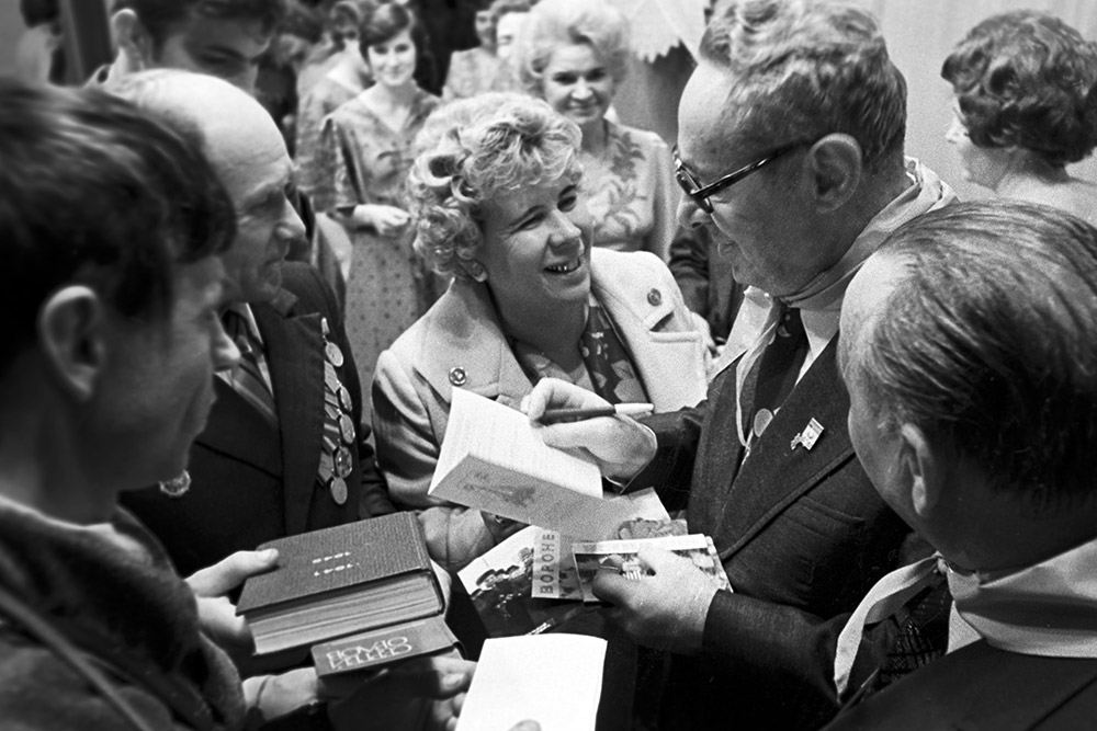 Юрий Левитан скончался 4 августа 1983 года от сердечного приступа в деревне Бессоновка Белгородской области во время встречи с ветеранами Курской битвы