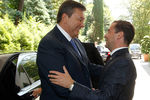 Виктор Янукович и Дмитрий Медведев во время встречи в резиденции «Бочаров Ручей» в Сочи, 2011 год