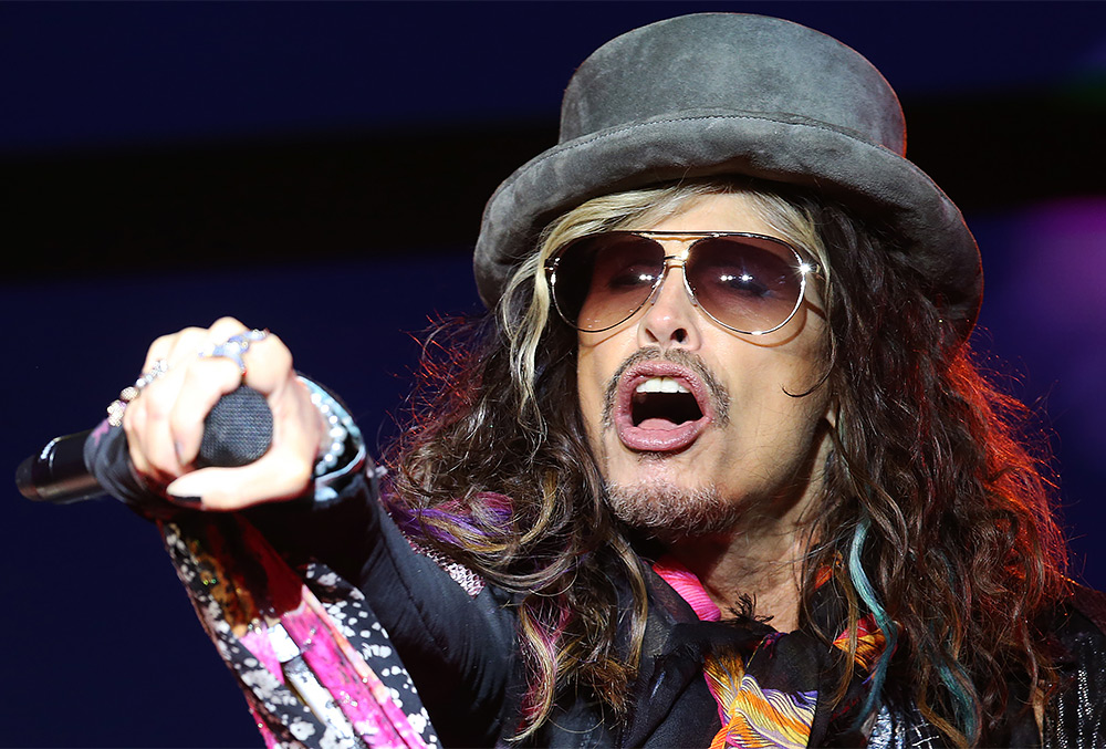 Вокалист Aerosmith Стивен Тайлер на концерте в Москве