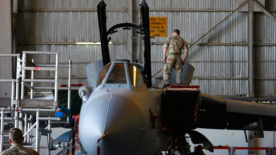 Подготовка самолетов Tornado к&nbsp;операции на&nbsp;базе Королевских авиационных сил Великобритании на&nbsp;юге Кипра
