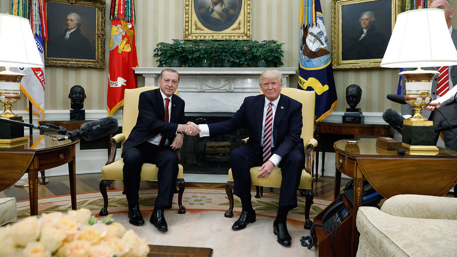 Президент Турции Реджеп Тайип Эрдоган и президент США Дональд Трамп во время встречи в&nbsp;Белом доме, 16&nbsp;мая 2017&nbsp;года