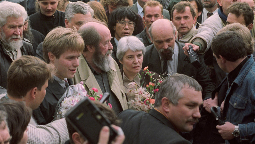 Александр Солженицын с&nbsp;женой Натальей во Владивостоке, 1994 год