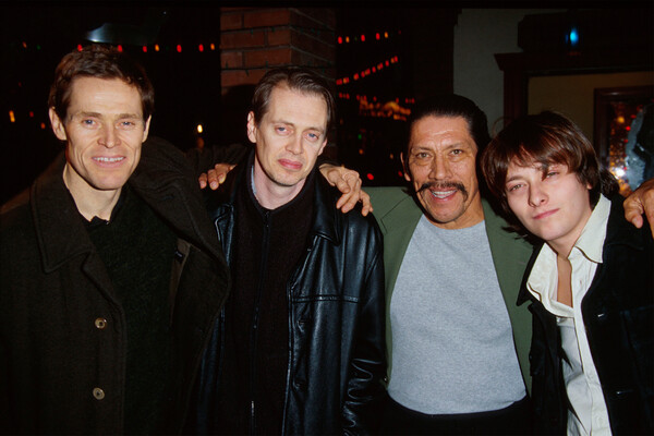 Уиллем Дефо, Стив Бушеми, Дэнни Трехо и Эдвард Ферлонг (слева направо) на&nbsp;кинофестивале «Сандэнс», 2000&nbsp;год