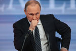 Владимир Путин во время пресс-конференции