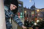 Правоохранители задерживают валютных ипотечников, которые проводят не согласованную с властями акцию у здания Центробанка на Неглинной улице