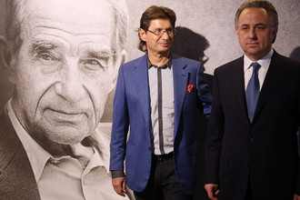 Председатель совета директоров ФК «Спартак», вице-президент ОАО «ЛУКойл» Леонид Федун и министр спорта России Виталий Мутко (слева направо) на открытии Музея футбольного клуба «Спартак» на стадионе «Открытие Арена»