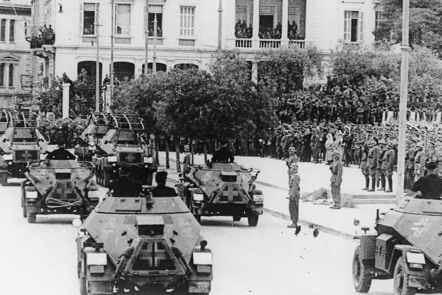 Немецкая бронетехника в Афинах, 3 мая 1941 года