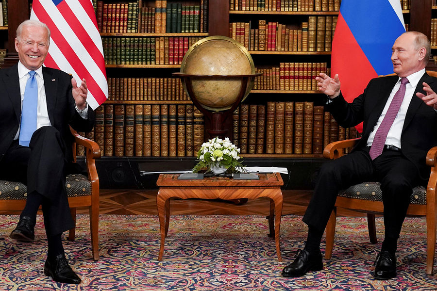 Владимир Путин и Джо Байден во время в Женеве, 16 июня 2021 года