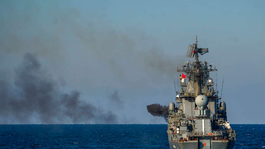 МО РФ: пострадавший от пожара крейсер Москва затонул