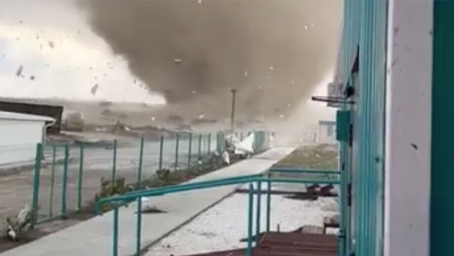В сети появилось видео смерча в Крыму