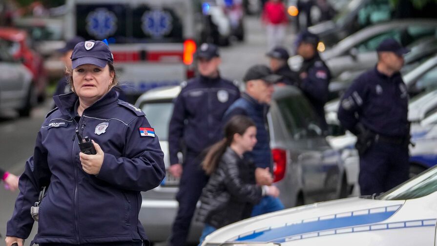 Тысячи протестующих перекрыли трассу в центре Белграда