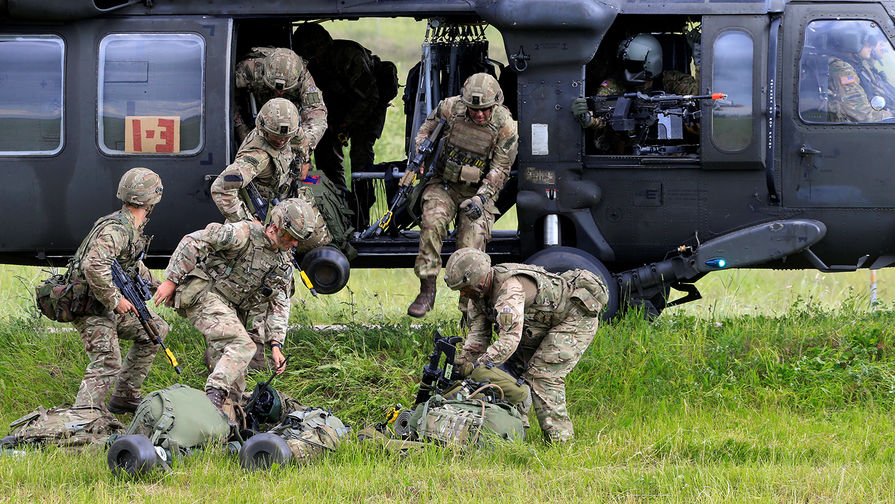 Солдаты НАТО во время учений, 17 июня 2017