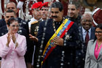 Первая леди Силия Флорес и президент Венесуэлы Николас Мадуро перед заседанием Национальной ассамблеи в Каракасе, 2017 год