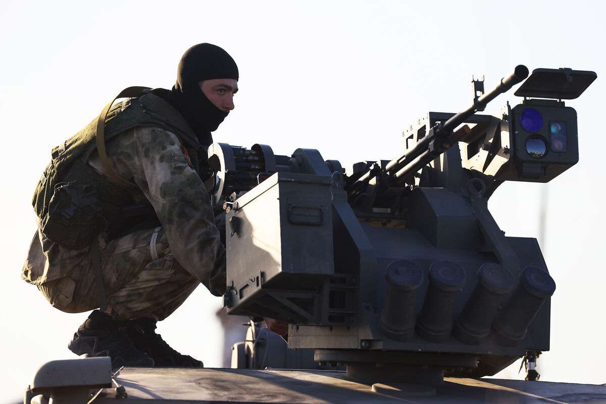 Военнослужащий с боевым модулем «Арбалет-ДМ» во время проведения специальной военной операции на Украине, 2022 год