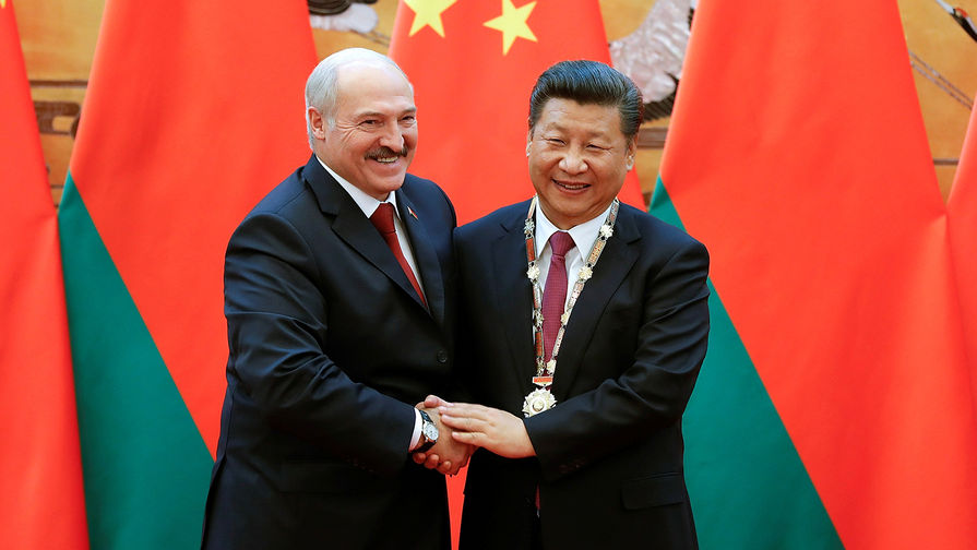 Президент Белоруссии Александр Лукашенко и председатель КНР Си Цзиньпин во время встречи в Пекине, сентябрь 2016 года