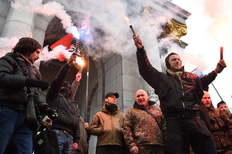 Участники антироссийской акции радикалов в Киеве