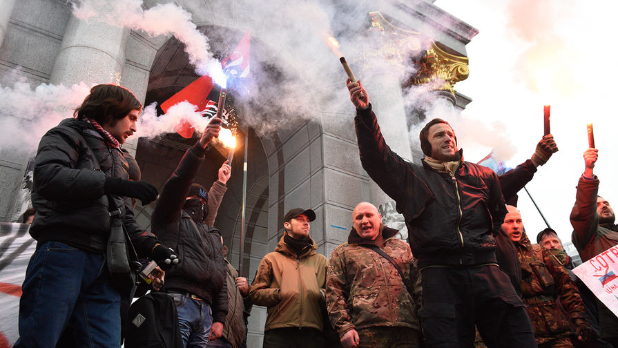 Участники антироссийской акции радикалов в Киеве