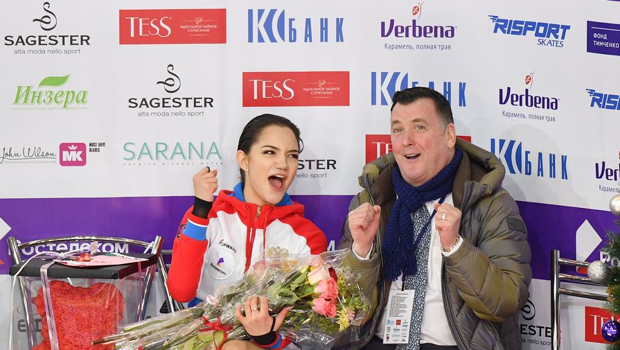 Евгения Медведва и Брайан Орсер после объявления оценки за произвольную программу на чемпионате России в Саранске