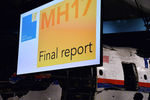 Представление доклада об обстоятельствах крушения лайнера Boeing 777 Malaysia Airlines (рейс MH17) на Украине 17 июля 2014 года на военной базе Гилзе-Рейен в Нидерландах, 2015 год
