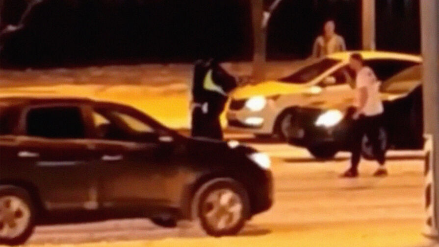 Появилось видео стрельбы гаишника по мужчине с ножом в Подмосковье