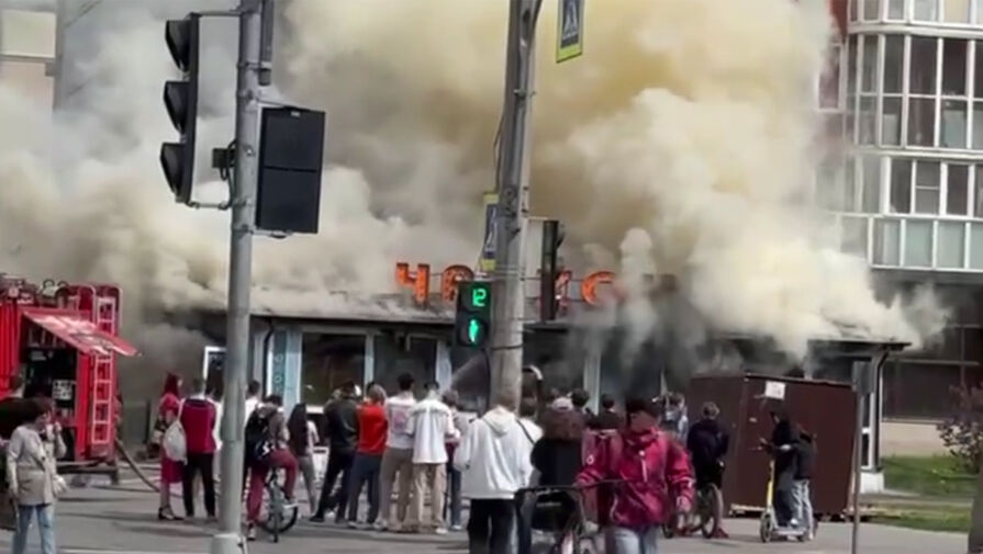 Ресторан восточной кухни вспыхнул в Петербурге и попал на видео